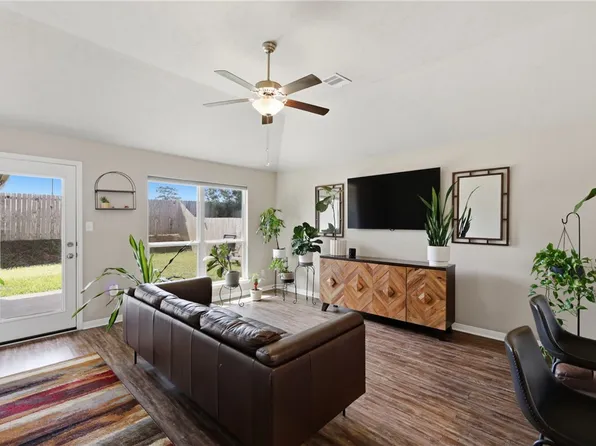 2725 Porters Way, Bryan, TX 77803