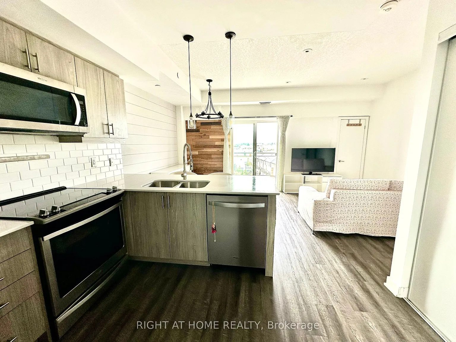 1 bed, $2,100 — Photo 2