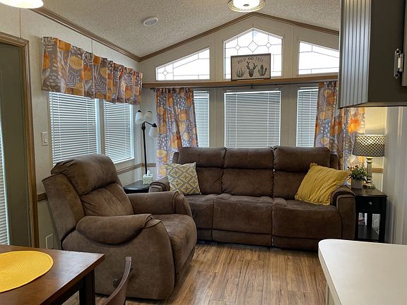 3rd image of 8701 S Kolb Rd #5-302