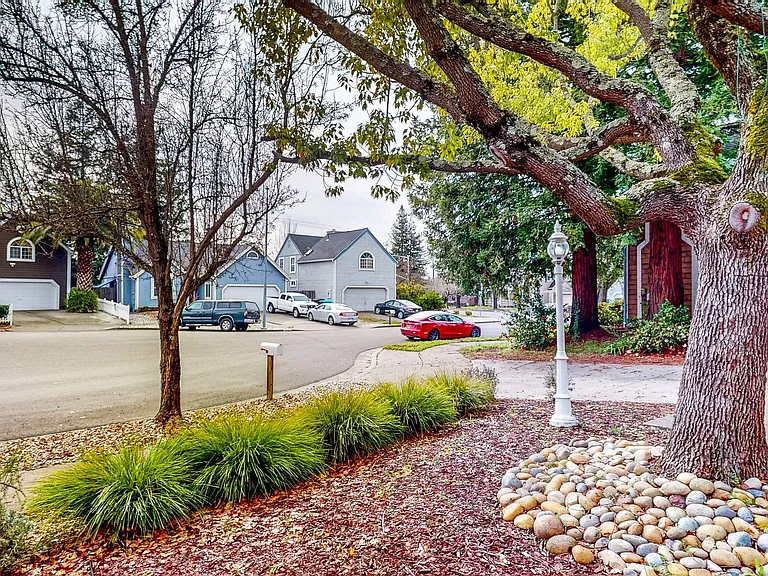 2135 Pebblewood Ct — Photo 9