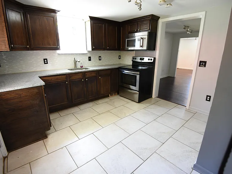 1207 Keller Ave — Photo 6