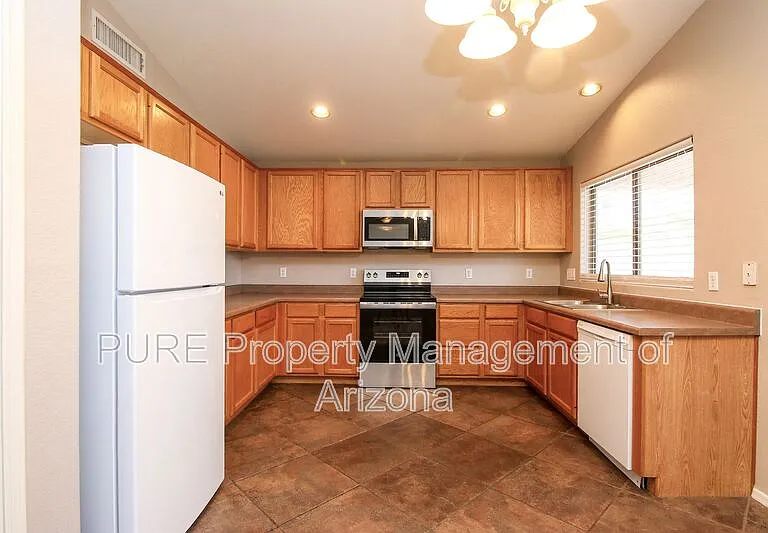 1224 E Evergreen St #102 — Photo 9