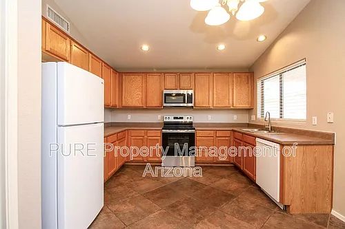 1224 E Evergreen St Photo 1