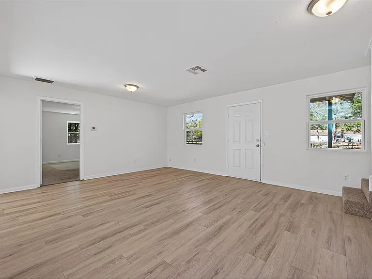 170 Walter Dr — Photo 10