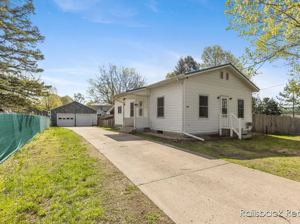 232 S Hawley St, Lyons, MI 48851