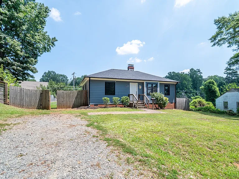 2520 Brentwood Pl — Photo 3