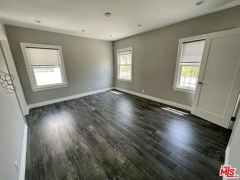 842 S Wooster St — Photo 12