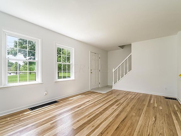 4th image of 116 E Park St