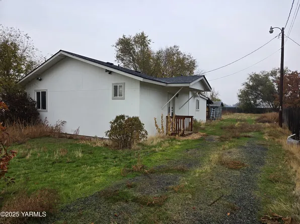 41 Washington St, Harrah, WA 98933