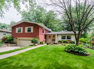 5715 Clover Dr, Lisle, IL 60532