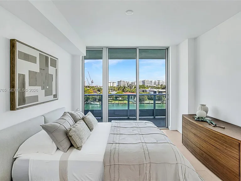 9221 E Bay Harbor Dr #511/512 — Photo 25