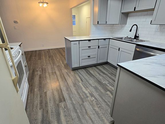 3rd image of 709 NE Donelson Rd #709