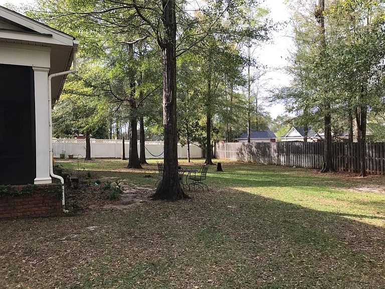 207 Gladstone Way — Photo 3