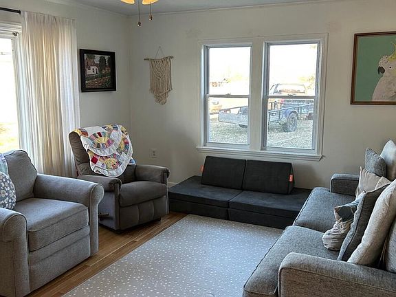3rd image of 339 Shipley Ln
