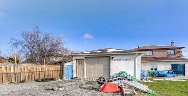 6 Monaco Ct — Photo 32