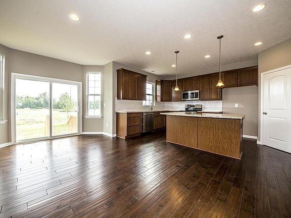 5th image of Woodbine Way #39