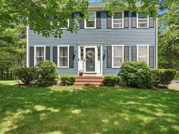 44 Morningside Dr, Rockland, MA 02370