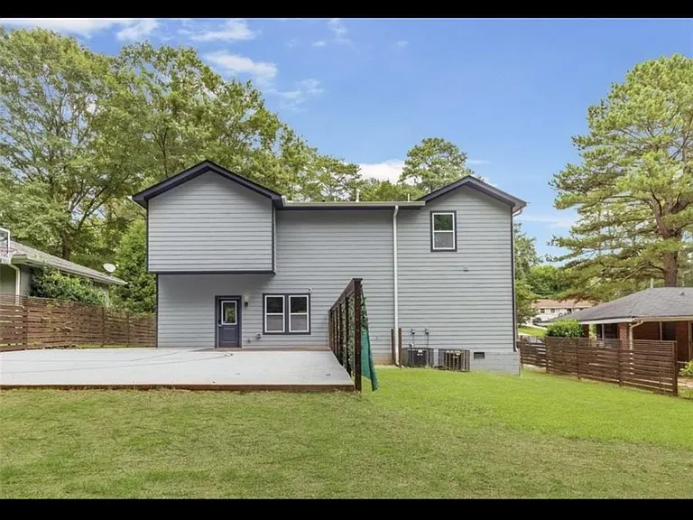 2039 Glendale Dr — Photo 38