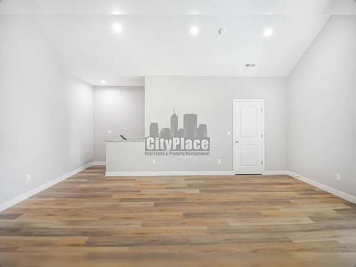 1722 Ingram St #B — Photo 7