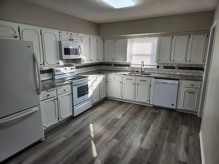 12223 Weir St — Photo 1