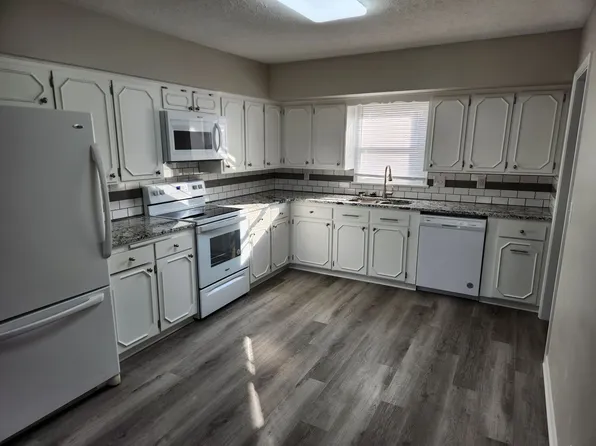 12223 Weir St, Omaha, NE 68137