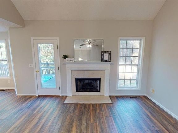 4th image of 576 Greenwood Park Way