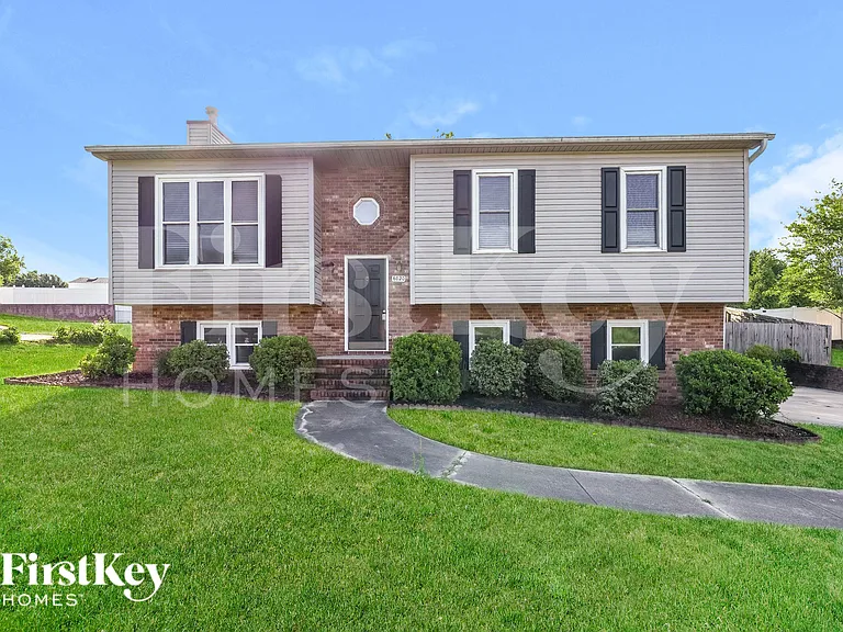 6020 Stone Bluff Dr — Photo 1