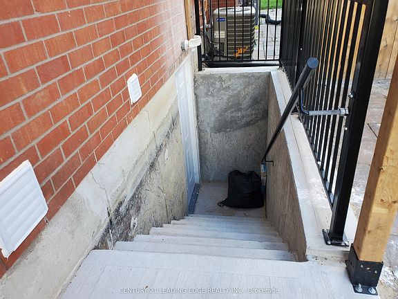 2nd image of 504 Lightfoot Pl