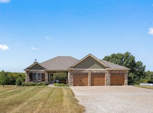 17277 178th St, Tonganoxie, KS 66086
