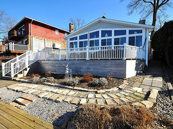 23642 S Shore Dr, Edwardsburg, MI 49112