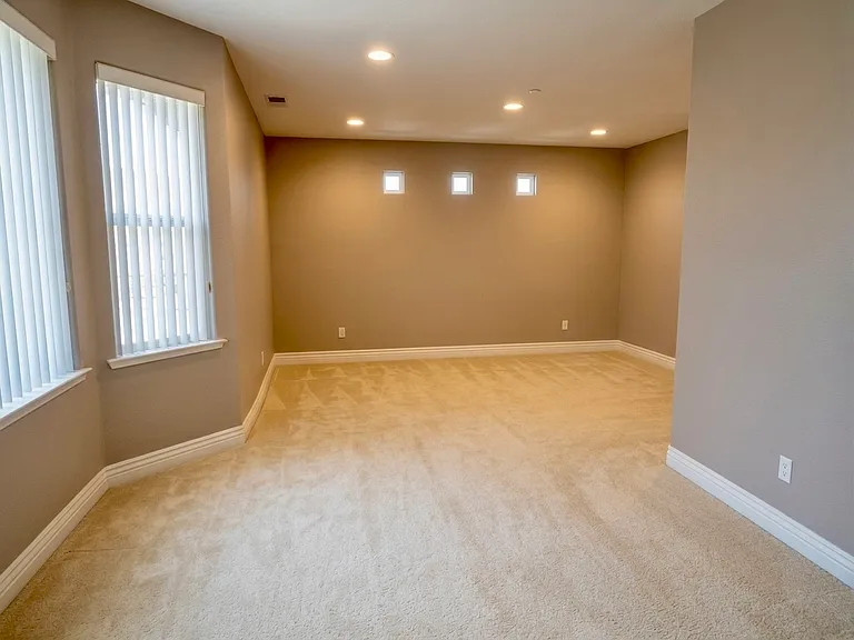 105 Kelly Way — Photo 12