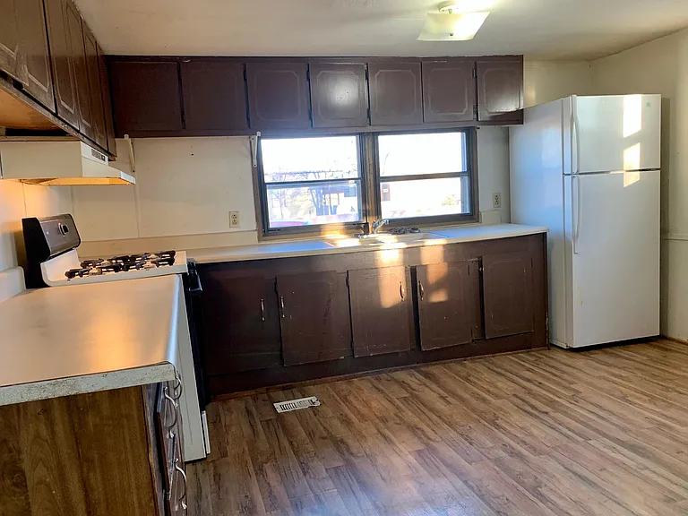 1101 Loring Ave #3 — Photo 3