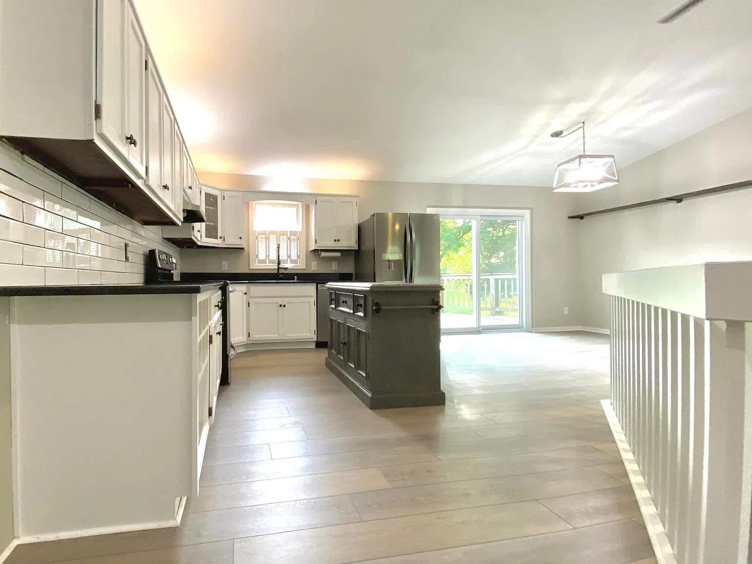 1217 Cliffwood Dr — Photo 3
