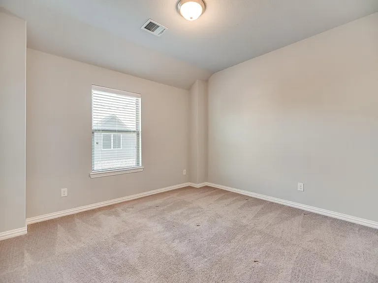 916 Brookville Ct — Photo 14