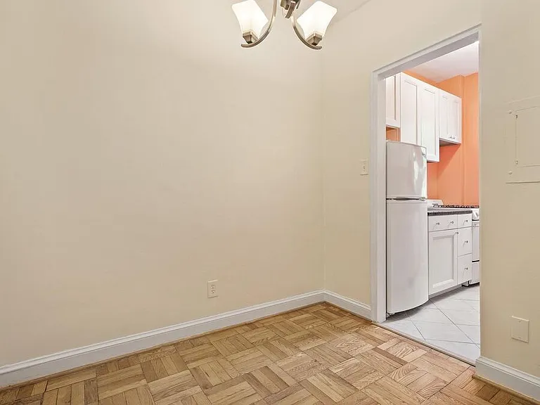 2515 K St NW #609 — Photo 3