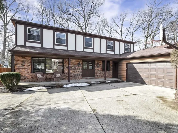 3984 Deepwoods Way, North Olmsted, OH 44070