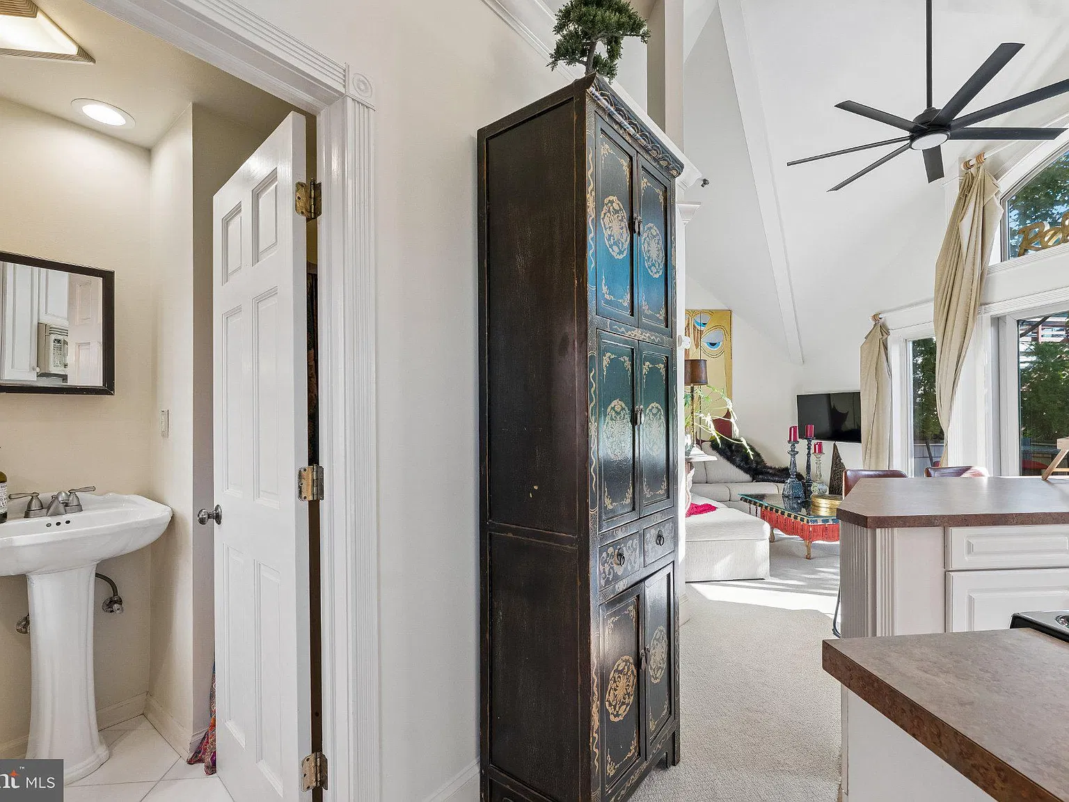 1 bed, 1.0 bath, 500 sqft, $2,100 — Photo 4