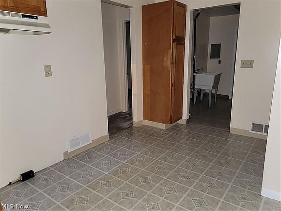 5th image of 84 Julia St
