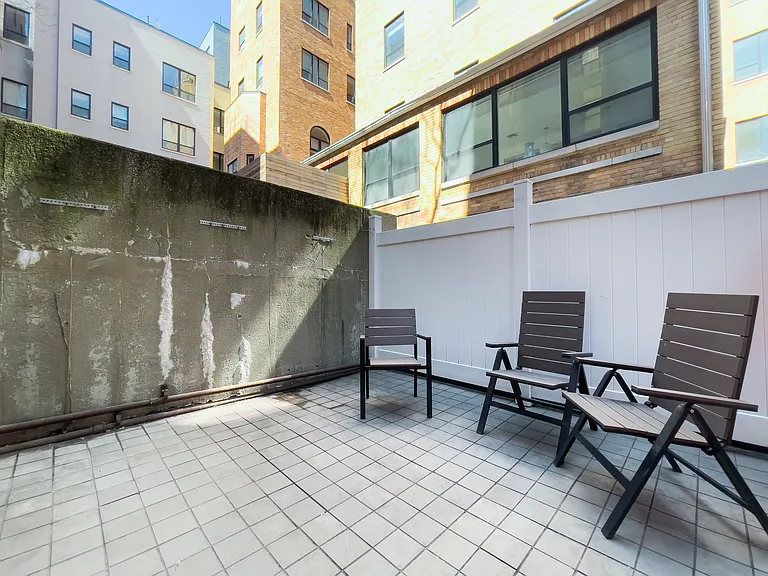 407 W 51st St #1E — Photo 12