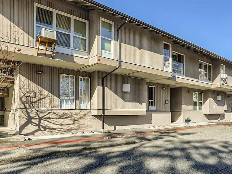 822 100th Ave NE #3 — Photo 14