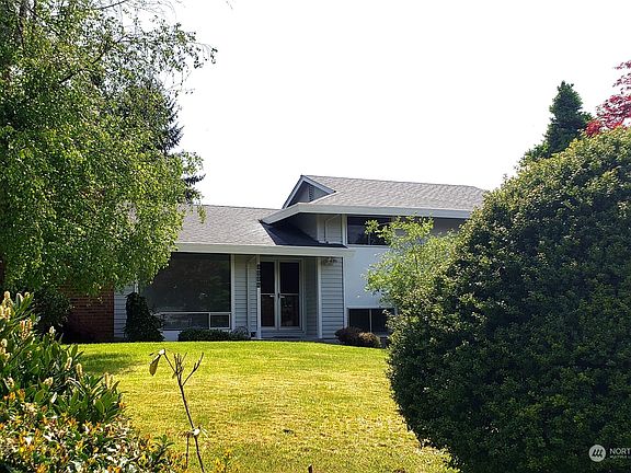 3rd image of 15 15th St SE