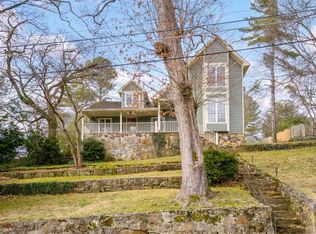 216 E Brow Rd, Lookout Mountain, TN 37350