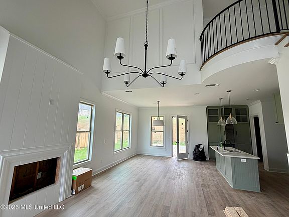 3rd image of 185 Bronson Bnd