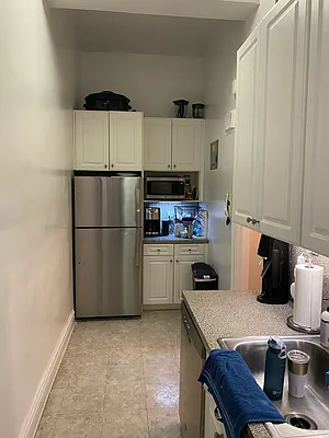 Rented by Arwell Realty | media 8
