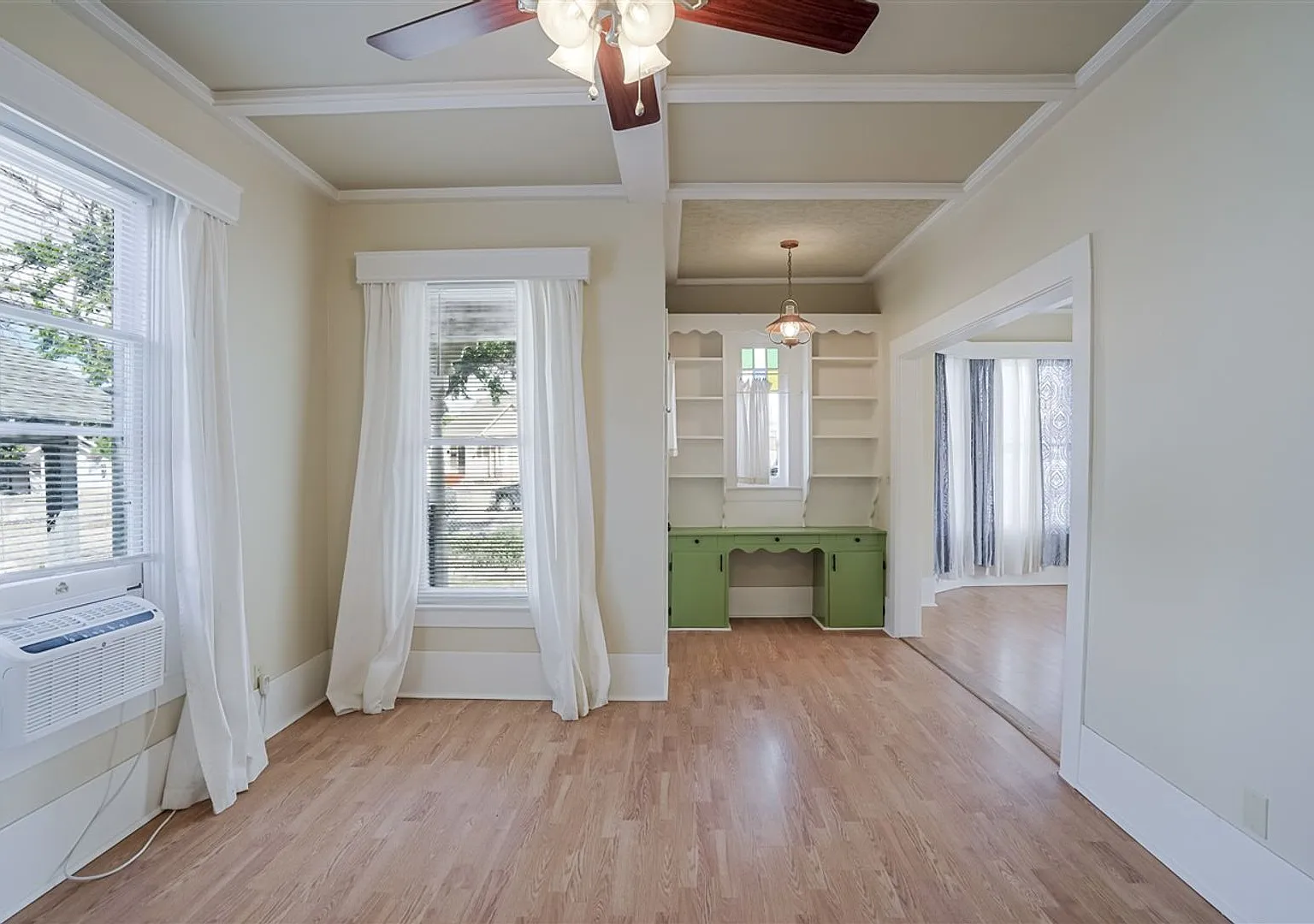 Live on Historic North Pleasant Street - 1 bed 1.5 bath home — Photo 4