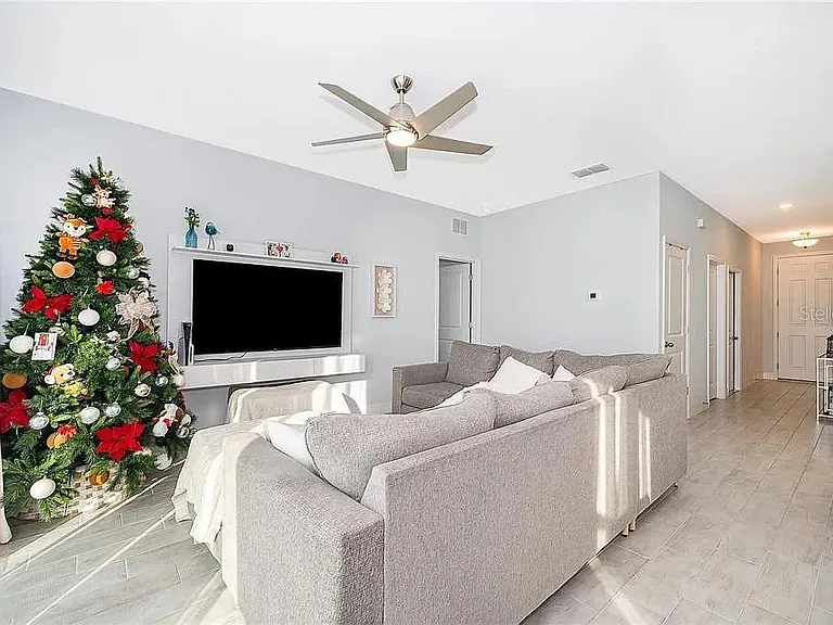 5818 Wallis Ln — Photo 9
