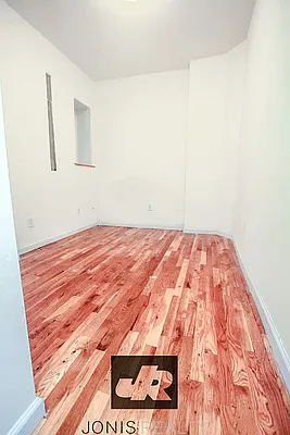 Rented by Jonis Realty | media 11