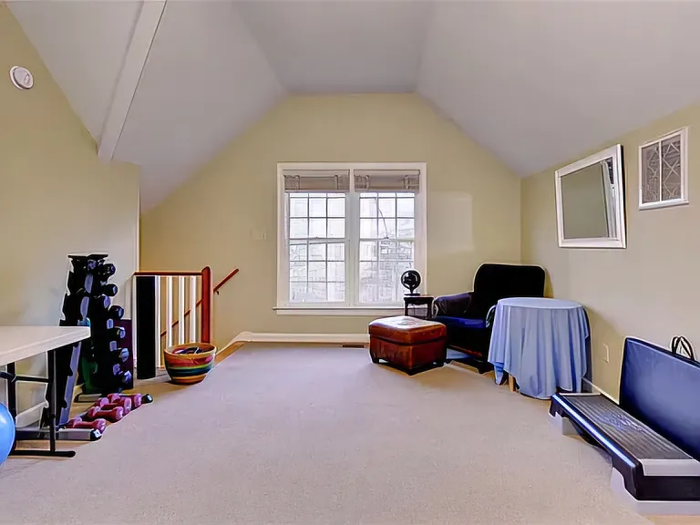 125 Woodmere Ct — Photo 15