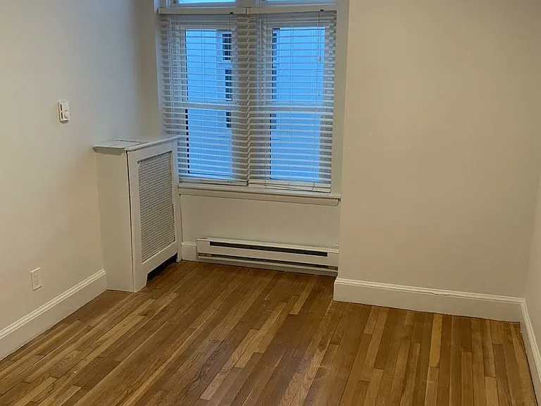 49 Westland Ave #18R — Photo 3