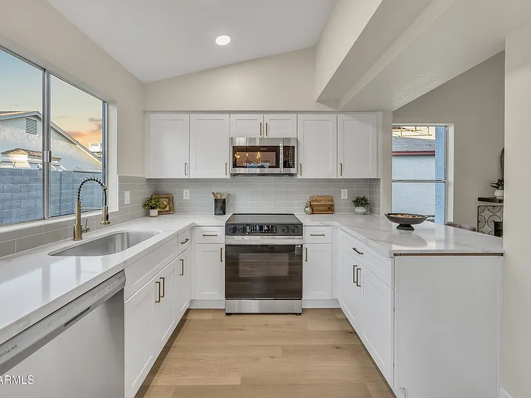 8830 W Saint John Rd — Photo 12